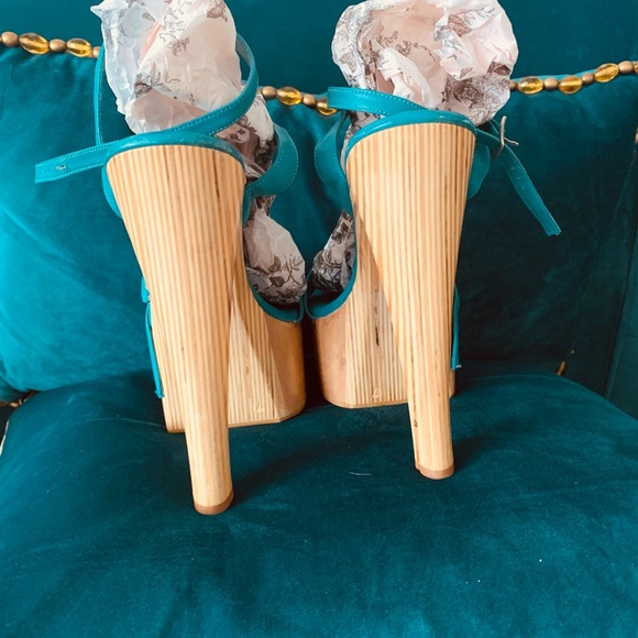 Platform heels - Picture 4 of 4